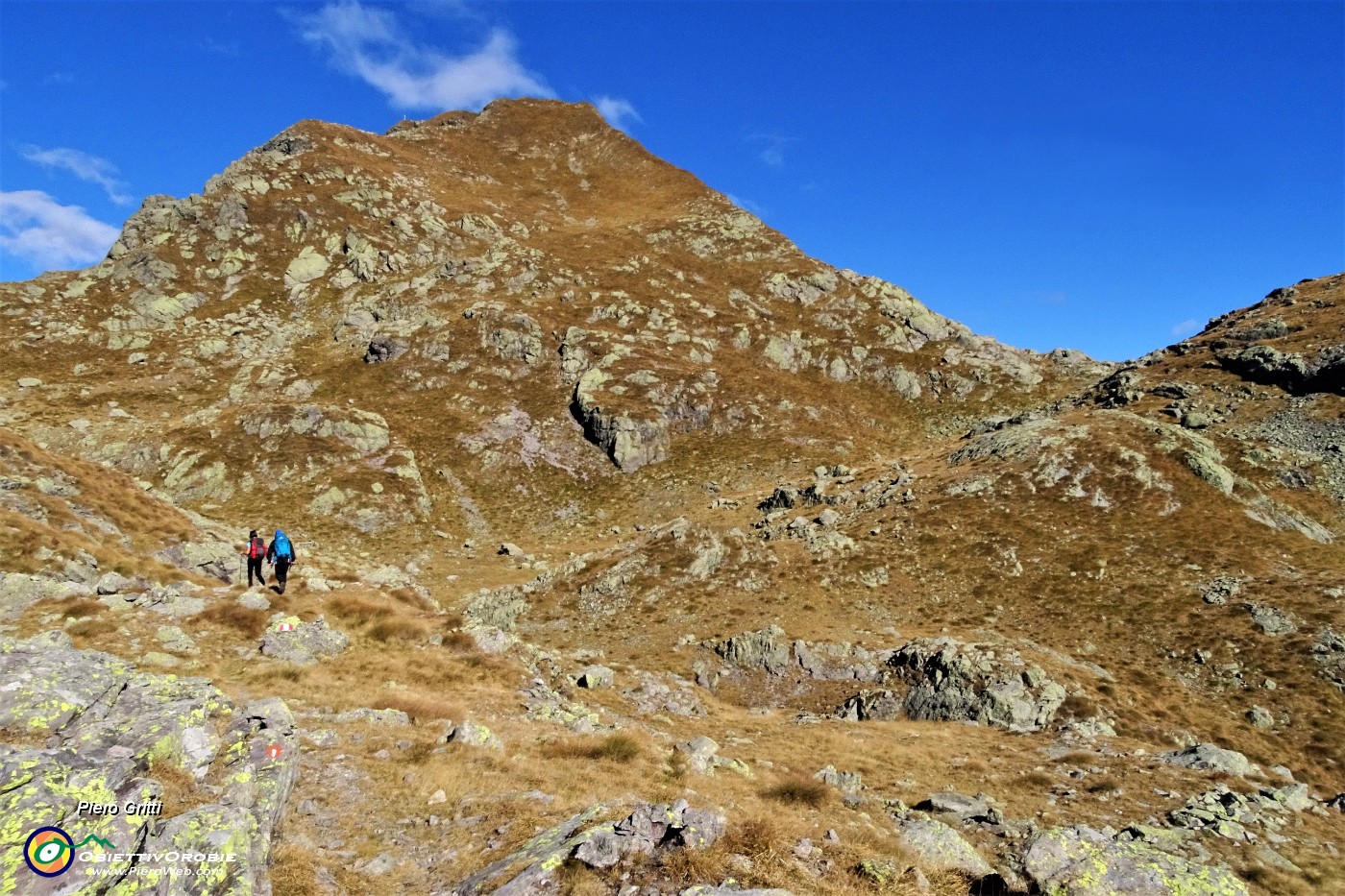 47 A dx Bocchetta di Valle Pianella , a sx Bocca di Trona.JPG -                                